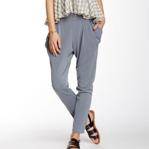 Free People Drapey Pocket Pant
Vapor Blue M